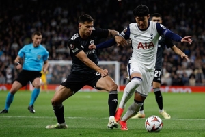 Tottenham Jamu AZ Alkmaar