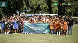 Suasana coaching clinic yang diikuti peserta dari SSB dalam program Pegadaian Peduli pada Pegadaian Liga 2 2024/25. (c) dok.Liga2Match