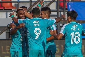 Minggu 03 November 2024