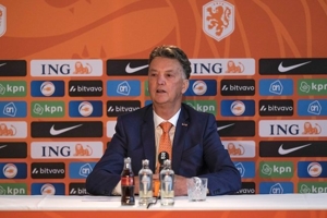 Menyatukan Kembali Louis van Gaal dan Patrick Kluivert
