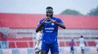 Pamit dari Arema FC, Charles Lokolingoy Menuju Korea Selatan