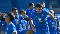BRI Super League: Bojan Hodak Memprediksi Laga Melawan Persebaya Akan Sulit bagi Persib