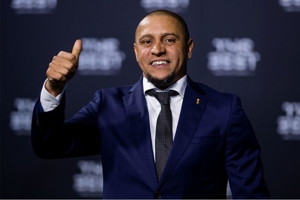 Hadapi Gugatan Cerai, Roberto Carlos Terpaksa Numpang Tidur di Markas Latihan Real Madrid Hadapi Gugatan Cerai, Roberto Carlos Terpaksa Numpang Tidur di Markas Latihan Real Madrid